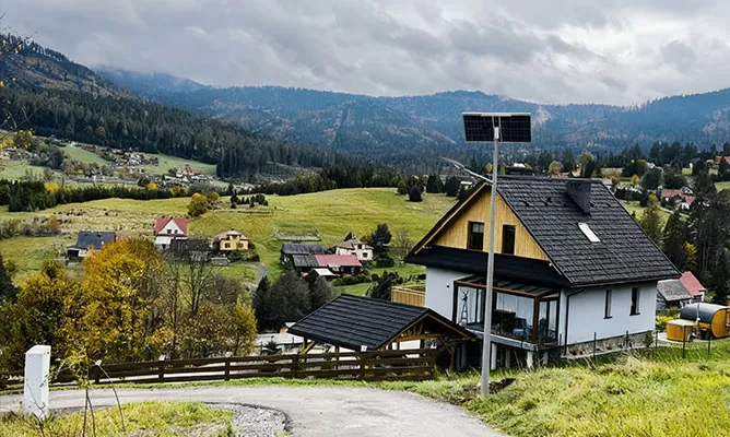 Pangunahing mga Pakinabang ng mga Ilaw sa Solar Kalyen