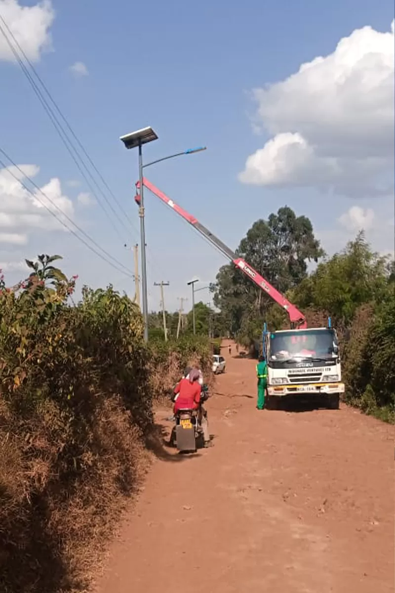 Pinaghiwalay na mga ilaw ng solar kalye ng pakyas